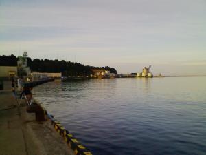 真夏の色内埠頭