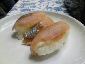 小樽港で釣れたニシンを握ってみました