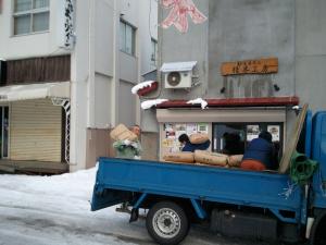 玄米入荷、蘭越町の中山さん