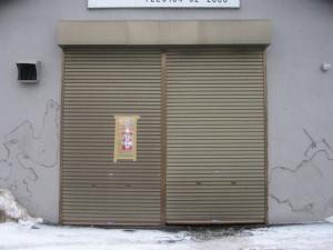 べったり貼られたしめ飾り