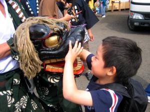 慣れた獅子舞|Copyright (C) Kazuo Yamamoto 慣れた獅子舞|Copyright (C) Kazuo Yamamoto