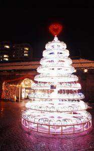 浮き球の上のラブ| Copyright (C) Kazuo Yamamoto