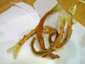 中骨はじっくり揚げておつまみに