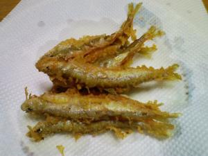 天ぷら粉をつけて揚げたチカ