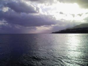 雨上がりの南防波堤から