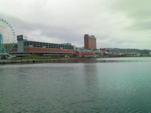 ウイングベイとヒルトンを見ながら ウイングベイとヒルトンを見ながら