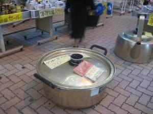 金物店の巨大鍋