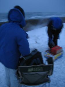 帰り支度を見守る父 帰り支度を見守る父